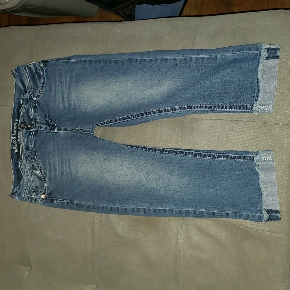 Wallflower Capri-length Jeans